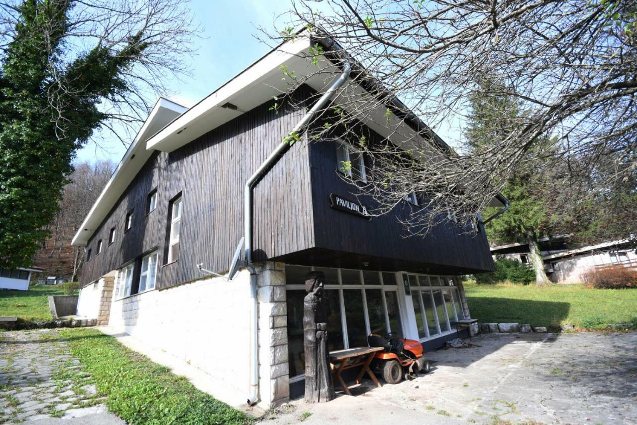 Np Sutjeska Paviljon A Hotel Tjentiste Exterior photo